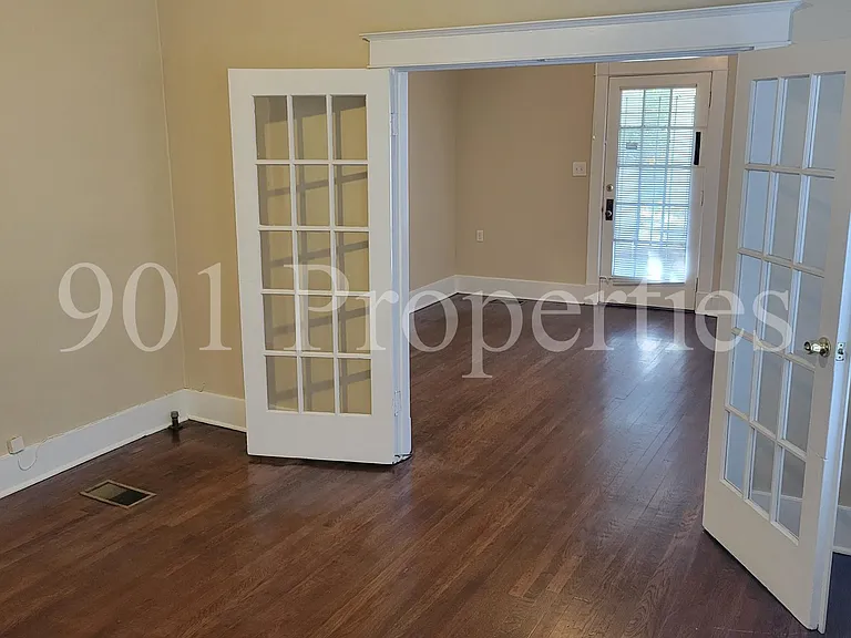 212 N Willett St #2 — Photo 2