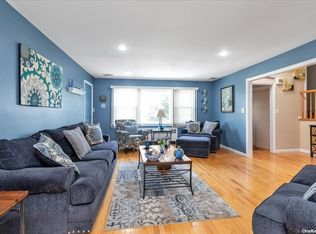 2786 Bay Dr, Merrick, NY 11566