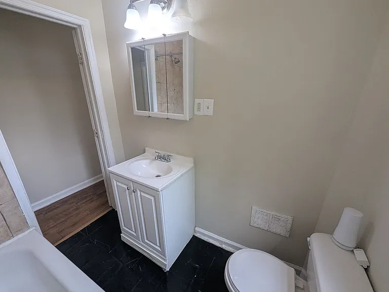 232 E Garrett St — Photo 6