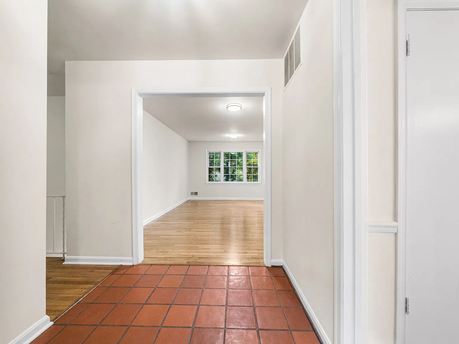 5 bed, 2500 sqft, $4,000 — Photo 3