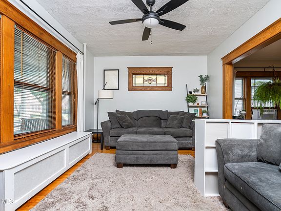 4th image of 55 Edgecomb Street