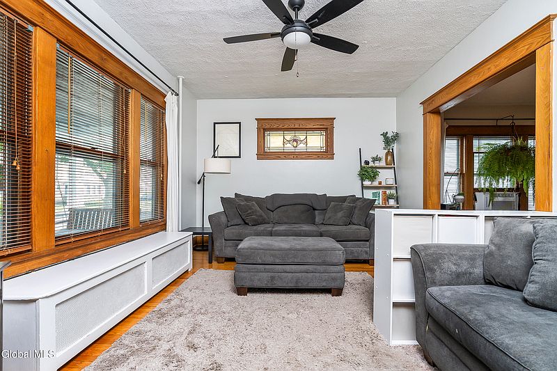 4th image of 55 Edgecomb Street