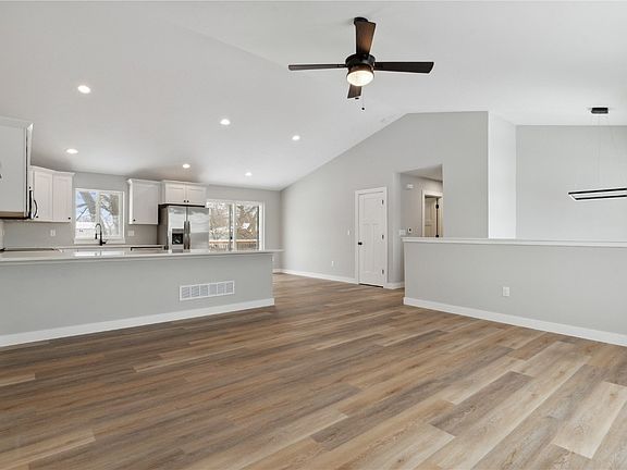 3rd image of 360 N Stewart St