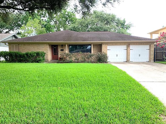 Spacious remodeled brick home located on quiet street near Medical Center & Galleria. Smooth driveway reinforced with rebar. Updated and insulated garage doors with replaced springs and hardware. Whisper drive garage door opener installed.