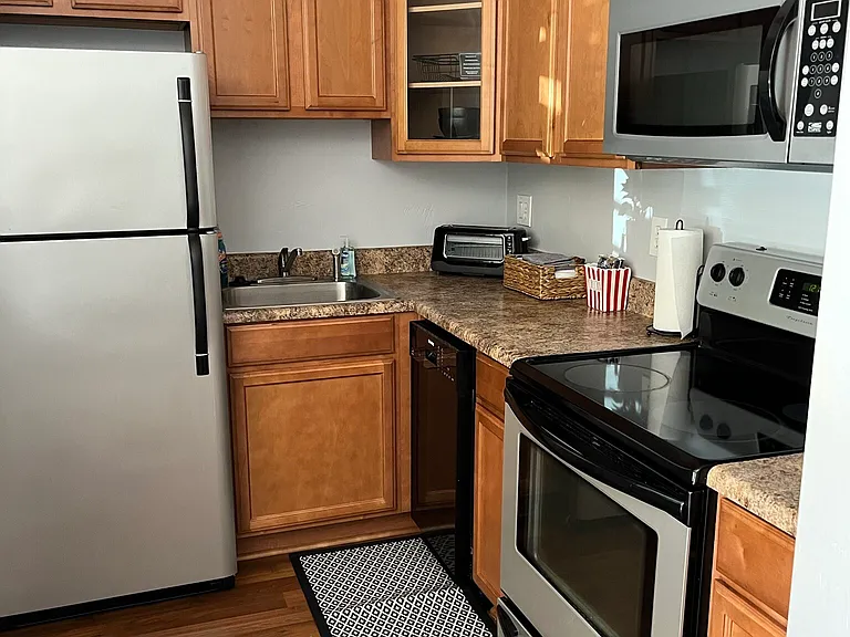 La Mediterranean Apartments — Photo 21