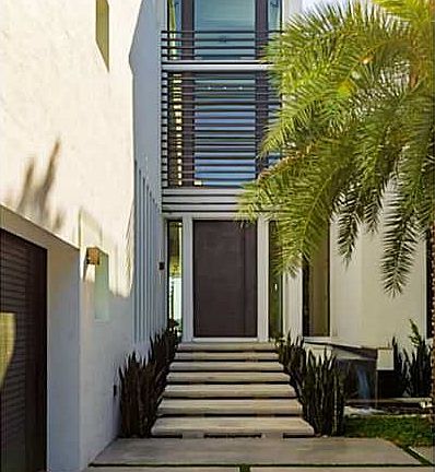 4th image of 1374 N Venetian Way