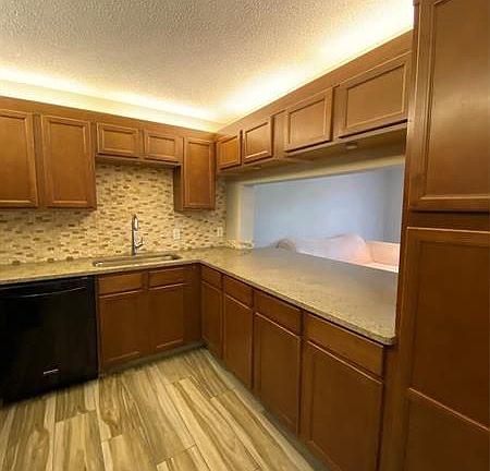 4th image of 105 Congressional Way #105