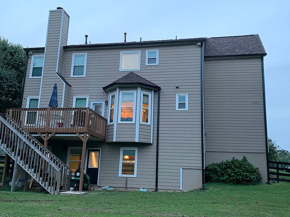 2nd image of 122 Hollytrace Ln