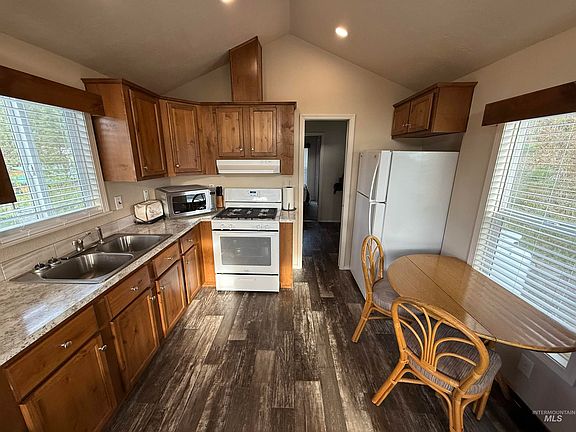 5th image of 106 Lolo St