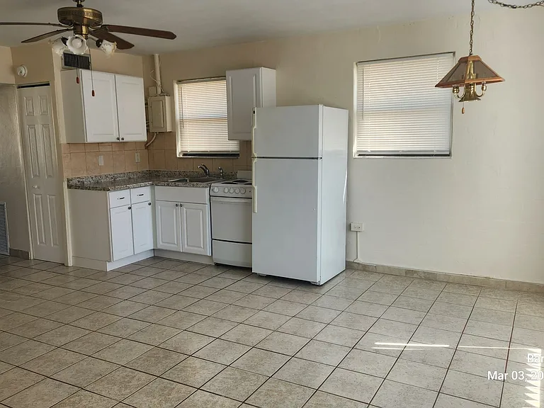 407 Auburn Dr — Photo 2