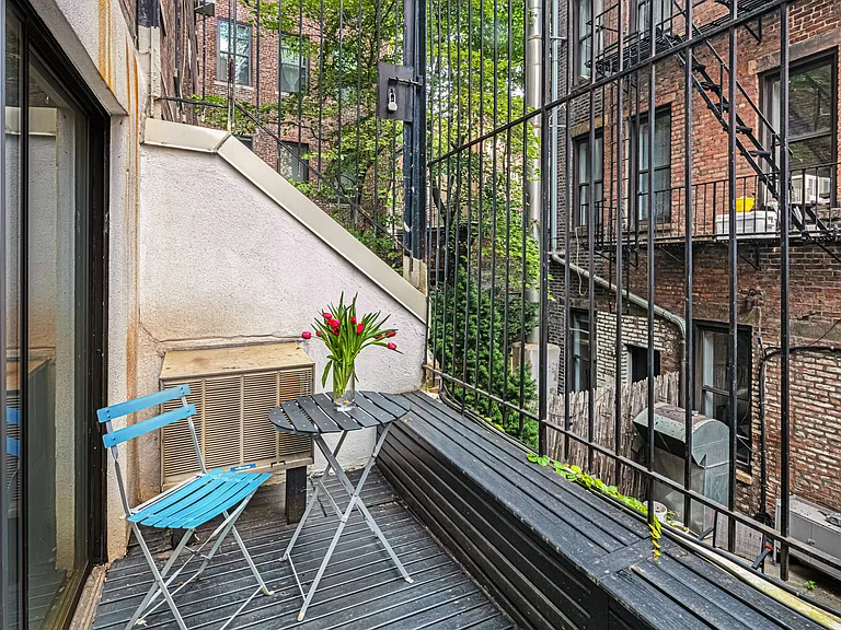 251 W 19th St #1G — Photo 14