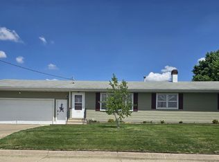 1505 Circle Dr, Vinton, IA 52349