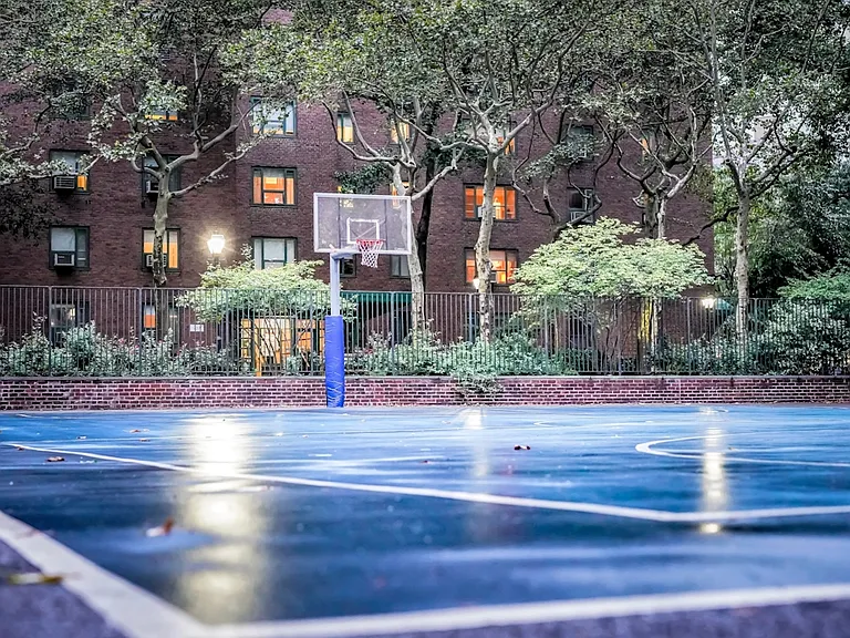 16 Stuyvesant Oval #8A — Photo 9