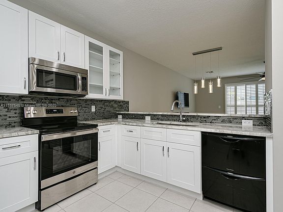 2nd image of 706 NE 2nd St APT 2