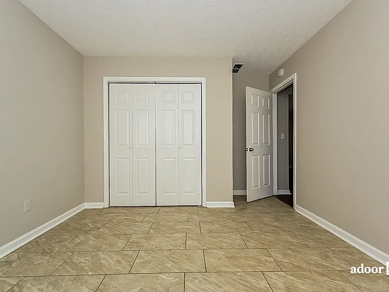 6499 Pine Grove Ct — Photo 7