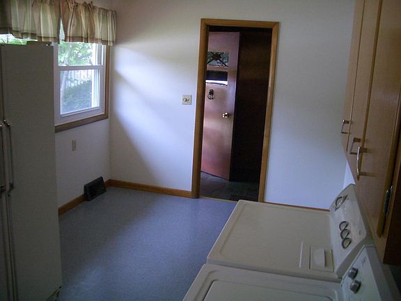 2nd image of 315 Smiley St