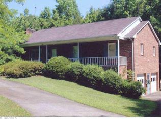 2001 W Woodstock Rd, Clemmons, NC 27012