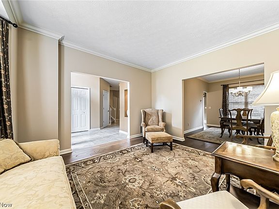 4th image of 650 Brownstone Cir