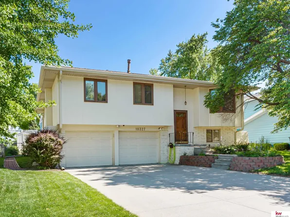 10327 Mockingbird Dr, Omaha, NE 68127