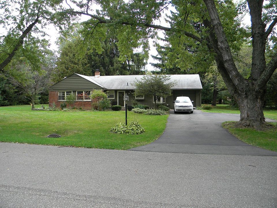 1st image of 4076 Chestnut Hill Dr