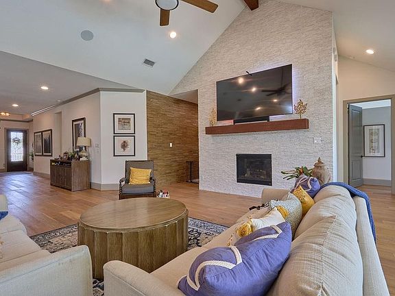 4th image of 10102 Hooke Dr