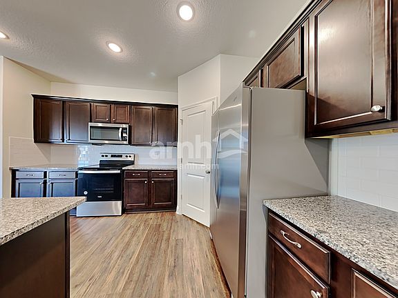 4th image of 178 Banyan Forest Dr