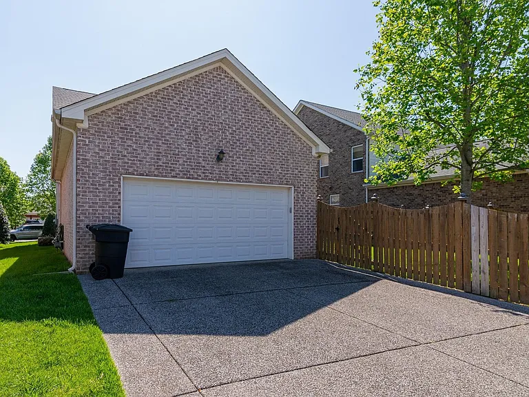 412 Meadowcrest Cir — Photo 29