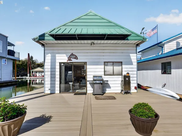 19609 NE Marine Dr #D3, Portland, OR 97233