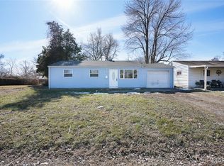 40 Saint Justin Dr, Cahokia, IL 62206