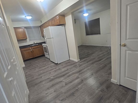 4th image of 6 E Revere Ln #6F