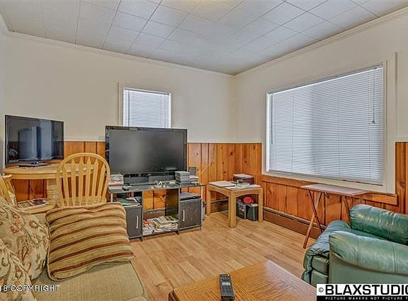 4th image of 505 B St