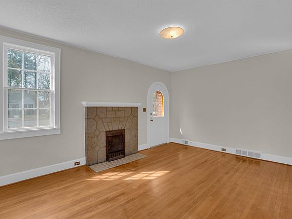 4th image of 2829 Heyward St