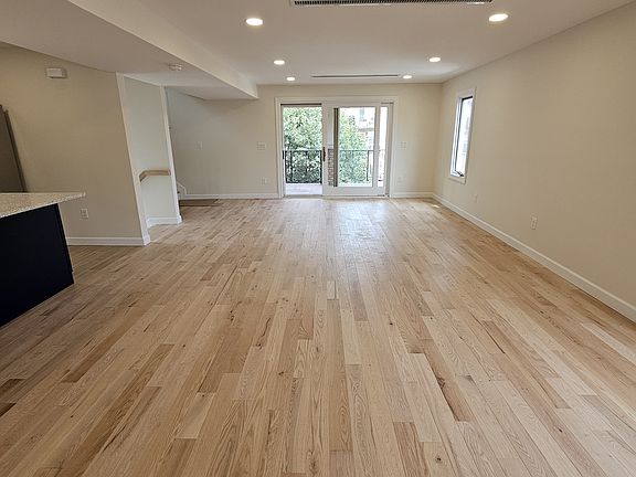 5th image of 2174 E 38th St #2