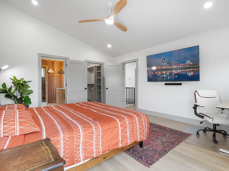 530 Continental Dr — Photo 25