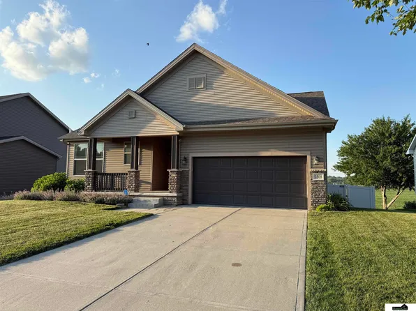 2308 Alexandra Rd, Papillion, NE 68133