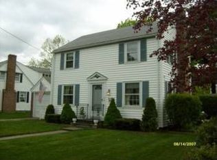 41 Pilgrim Dr, Warwick, RI 02888