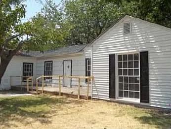 3rd image of 513 SE 12th St