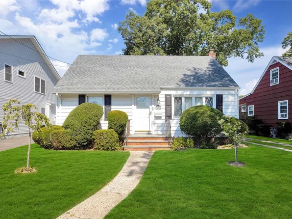 202 Elsie Avenue, Merrick, NY 11566