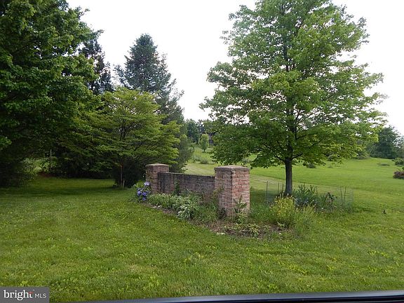 4th image of 11 Woodbriar Dr