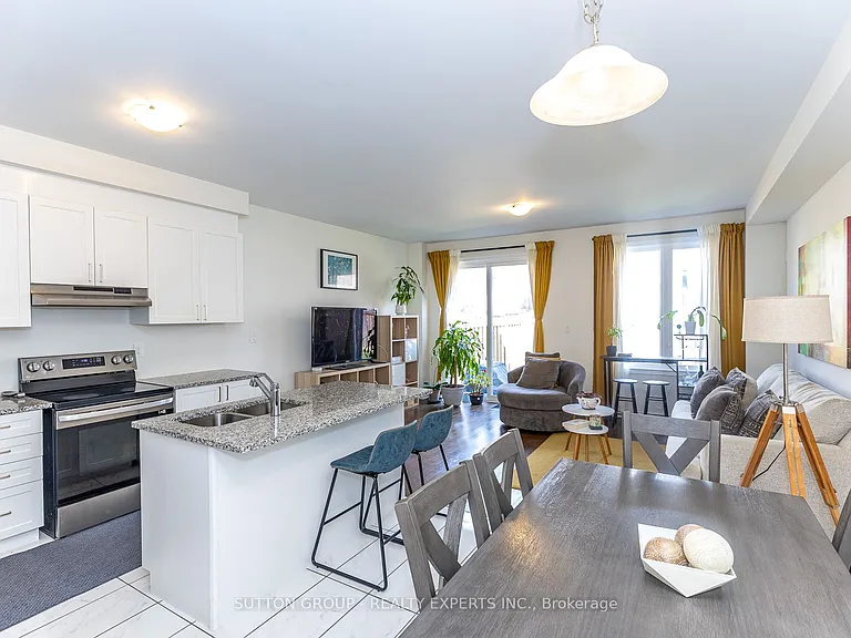 130 Ice Palace Cres — Photo 8