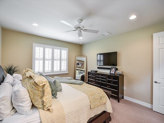5th image of 4858 68th Street Cir E
