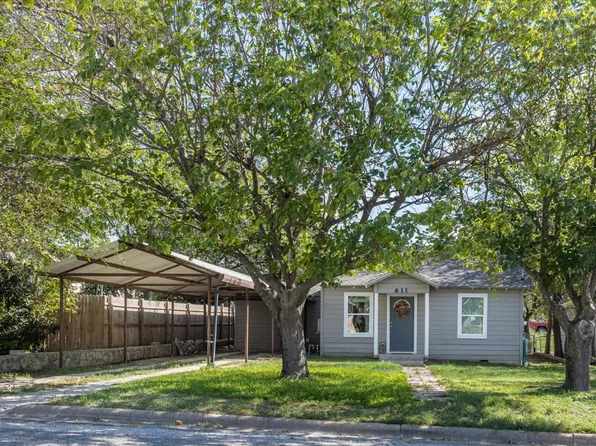 611 N Kirk St, Hico, TX 76457