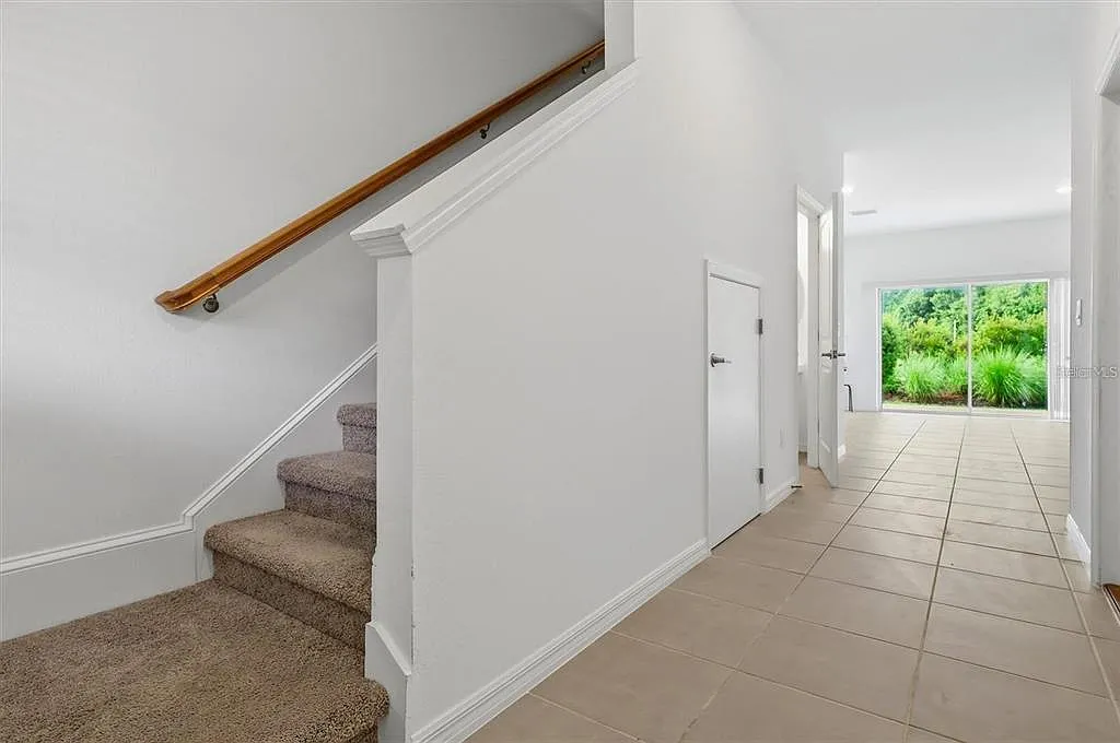 3 bed, 2.5 bath, 1373 sqft, $1,950 — Photo 4