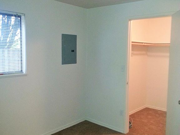 Bedroom with Walk-in Closet