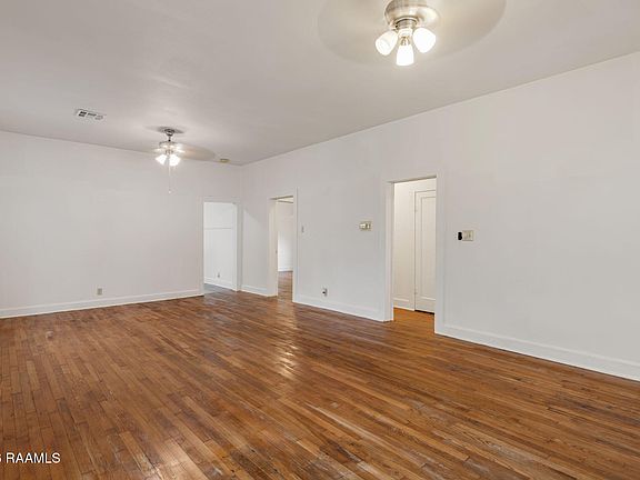 4th image of 122 Adrienne St