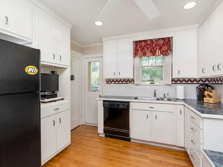 1001 Lyndhurst Rd — Photo 5
