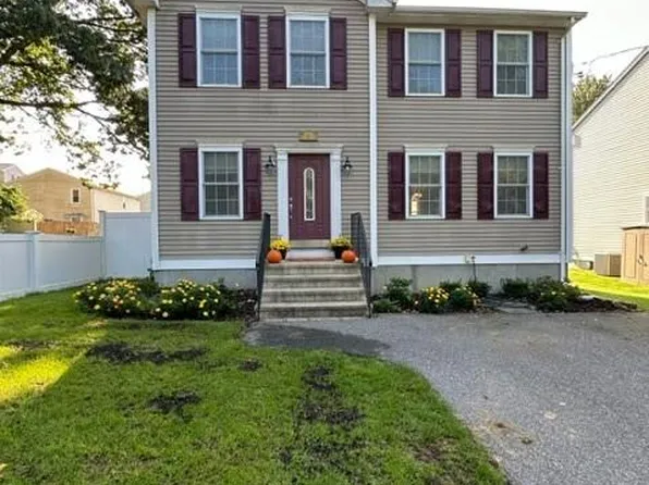 6 Marques St, Cumberland, RI 02864