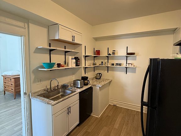 3rd image of 4166 Juniata St #1