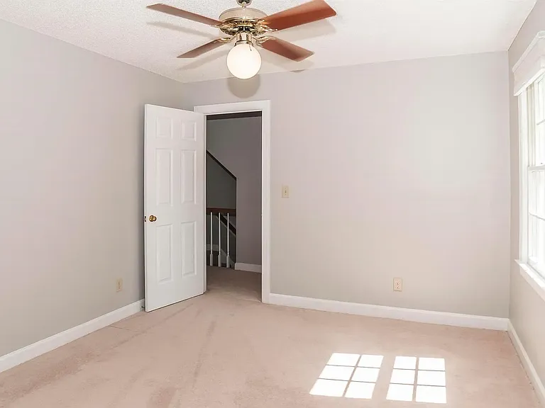 104 Lively Ct E — Photo 4