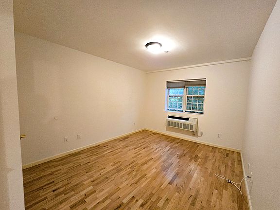5th image of 30-27 30th St Unit 2